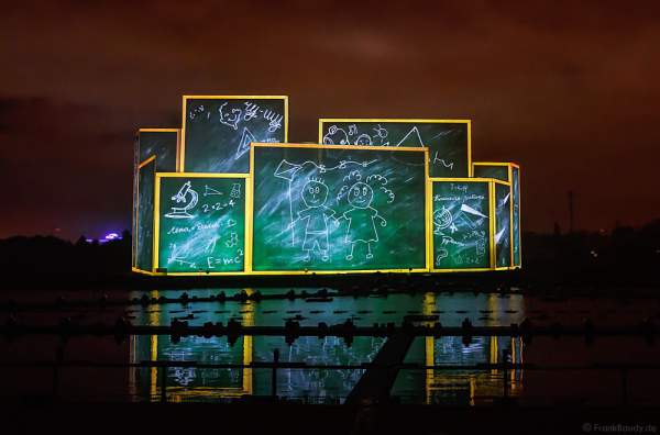 Lichtspektakel am Grebnoy Channel in Krylatskoye bei CIRCLE OF LIGHT 2016 in Moskau