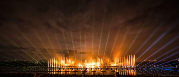 Multimediale Wassershow bei CIRCLE OF LIGHT 2016 in Moskau - Krylatskoye Grebnoy Channel