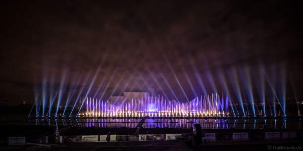 Multimediale Wassershow bei CIRCLE OF LIGHT 2016 in Moskau - Krylatskoye Grebnoy Channel