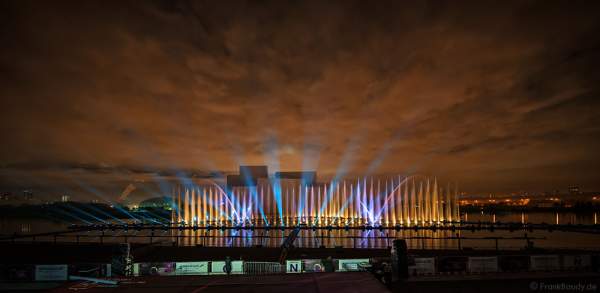 Multimediale Wassershow bei CIRCLE OF LIGHT 2016 in Moskau - Krylatskoye Grebnoy Channel