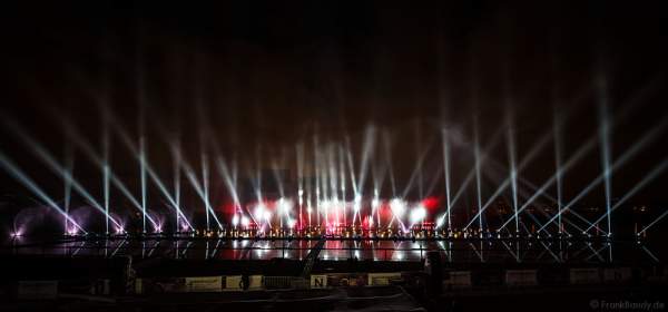 Multimediale Wassershow bei CIRCLE OF LIGHT 2016 in Moskau - Krylatskoye Grebnoy Channel