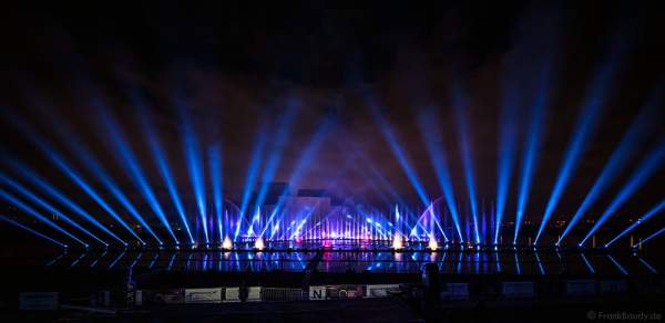 Multimediale Wassershow bei CIRCLE OF LIGHT 2016 in Moskau - Krylatskoye Grebnoy Channel