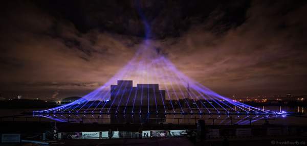 Lichtspektakel am Grebnoy Channel in Krylatskoye bei CIRCLE OF LIGHT 2016 in Moskau