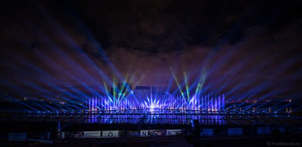 Multimediale Wassershow bei CIRCLE OF LIGHT 2016 in Moskau - Krylatskoye Grebnoy Channel