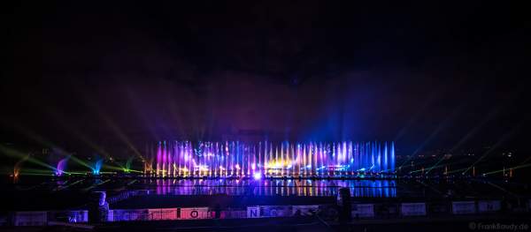 Multimediale Wassershow bei CIRCLE OF LIGHT 2016 in Moskau - Krylatskoye Grebnoy Channel