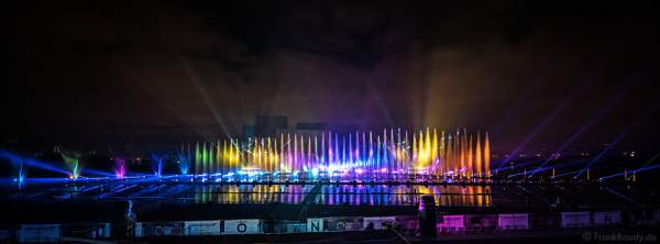 Multimediale Wassershow bei CIRCLE OF LIGHT 2016 in Moskau - Krylatskoye Grebnoy Channel