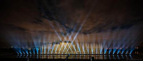 Multimediale Wassershow bei CIRCLE OF LIGHT 2016 in Moskau - Krylatskoye Grebnoy Channel