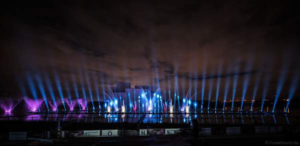 Multimediale Wassershow bei CIRCLE OF LIGHT 2016 in Moskau - Krylatskoye Grebnoy Channel