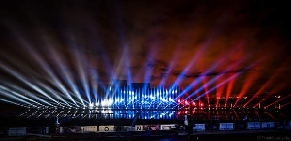 Multimediale Wassershow bei CIRCLE OF LIGHT 2016 in Moskau - Krylatskoye Grebnoy Channel