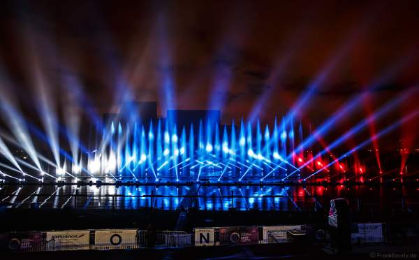Multimediale Wassershow bei CIRCLE OF LIGHT 2016 in Moskau - Krylatskoye Grebnoy Channel