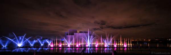 Multimediale Wassershow bei CIRCLE OF LIGHT 2016 in Moskau - Krylatskoye Grebnoy Channel