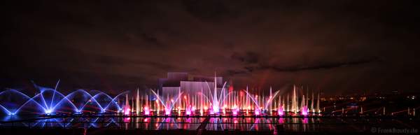 Multimediale Wassershow bei CIRCLE OF LIGHT 2016 in Moskau - Krylatskoye Grebnoy Channel