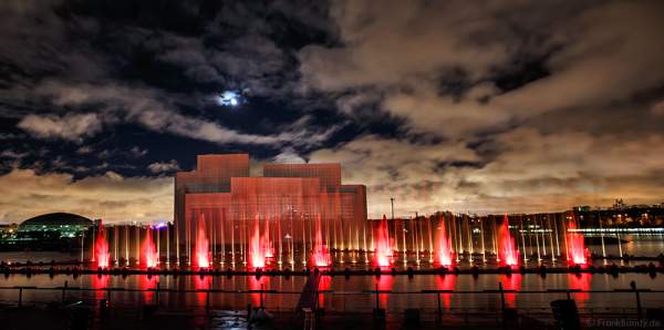 Multimediale Wassershow bei CIRCLE OF LIGHT 2016 in Moskau - Krylatskoye Grebnoy Channel