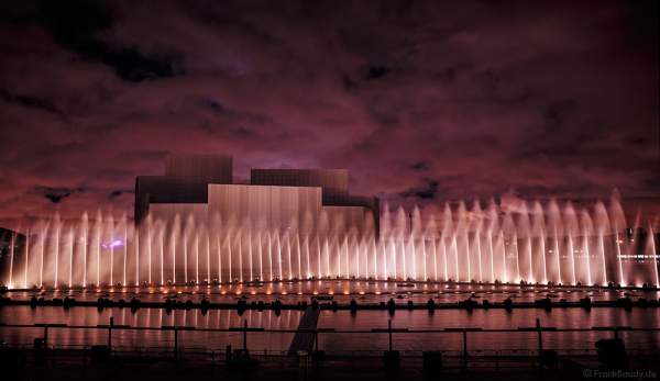 Multimediale Wassershow bei CIRCLE OF LIGHT 2016 in Moskau - Krylatskoye Grebnoy Channel