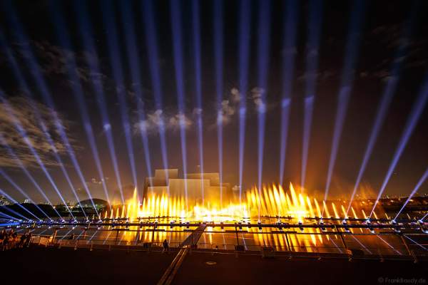 Multimediale Wassershow bei CIRCLE OF LIGHT 2016 in Moskau - Krylatskoye Grebnoy Channel