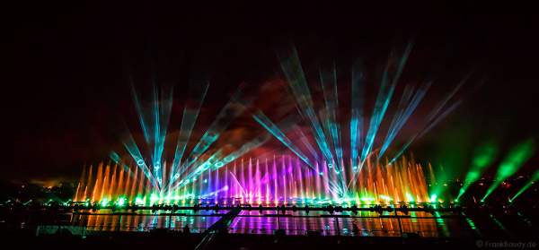 Multimediale Wassershow bei CIRCLE OF LIGHT 2016 in Moskau - Krylatskoye Grebnoy Channel