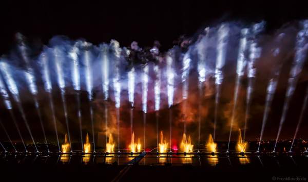 Multimediale Wassershow bei CIRCLE OF LIGHT 2016 in Moskau - Krylatskoye Grebnoy Channel