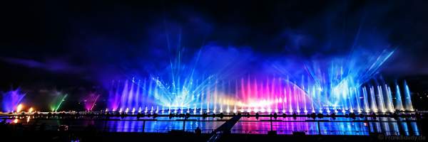 Multimediale Wassershow bei CIRCLE OF LIGHT 2016 in Moskau - Krylatskoye Grebnoy Channel