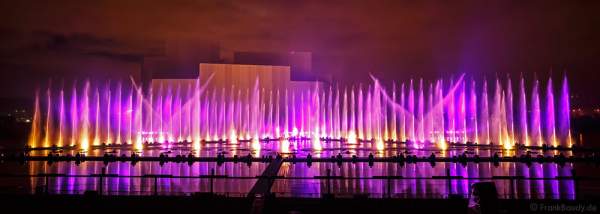 Multimediale Wassershow bei CIRCLE OF LIGHT 2016 in Moskau - Krylatskoye Grebnoy Channel