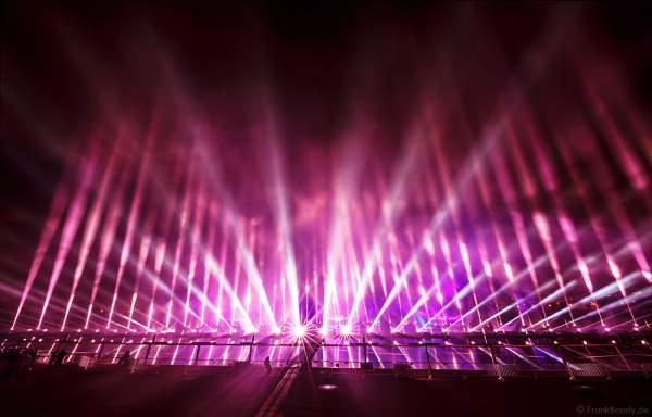 Lichtspektakel am Grebnoy Channel in Krylatskoye bei CIRCLE OF LIGHT 2016 in Moskau