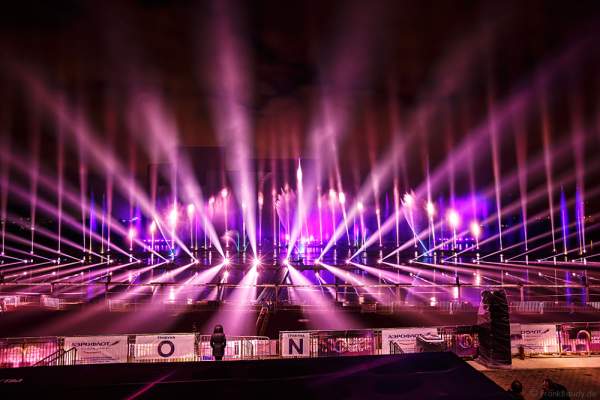 Lichtspektakel am Grebnoy Channel in Krylatskoye bei CIRCLE OF LIGHT 2016 in Moskau