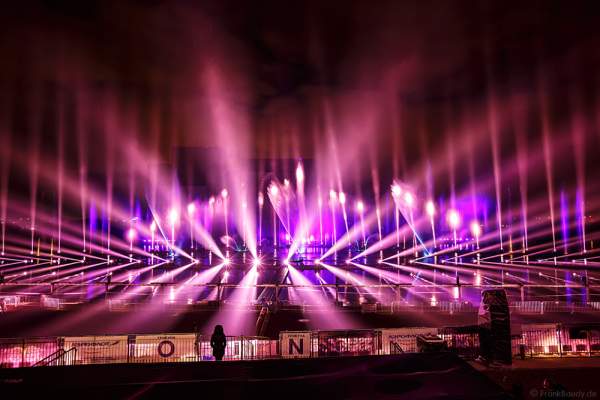 Lichtspektakel am Grebnoy Channel in Krylatskoye bei CIRCLE OF LIGHT 2016 in Moskau