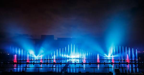 Multimediale Wassershow bei CIRCLE OF LIGHT 2016 in Moskau - Krylatskoye Grebnoy Channel