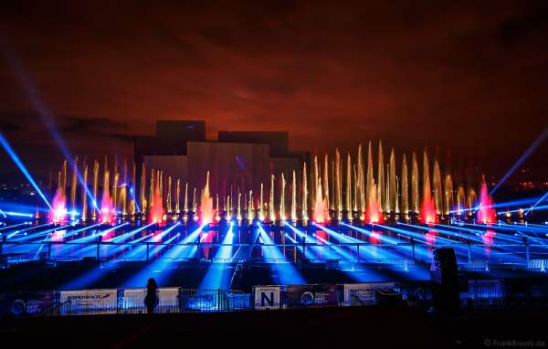 Multimediale Wassershow bei CIRCLE OF LIGHT 2016 in Moskau - Krylatskoye Grebnoy Channel