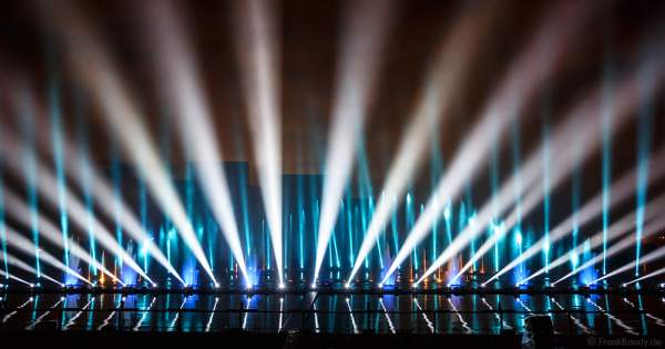 Lichtspektakel am Grebnoy Channel in Krylatskoye bei CIRCLE OF LIGHT 2016 in Moskau