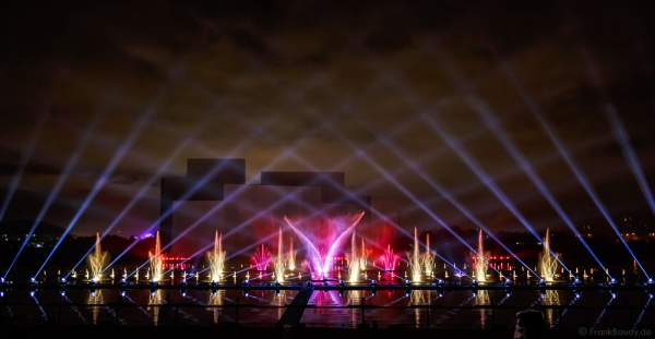 Multimediale Wassershow bei CIRCLE OF LIGHT 2016 in Moskau - Krylatskoye Grebnoy Channel