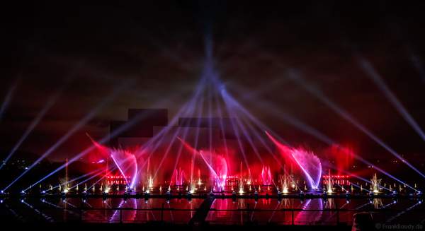 Multimediale Wassershow bei CIRCLE OF LIGHT 2016 in Moskau - Krylatskoye Grebnoy Channel