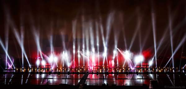 Multimediale Wassershow bei CIRCLE OF LIGHT 2016 in Moskau - Krylatskoye Grebnoy Channel