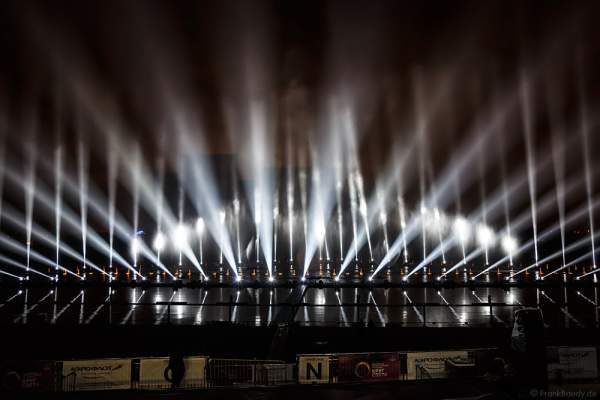 Lichtspektakel am Grebnoy Channel in Krylatskoye bei CIRCLE OF LIGHT 2016 in Moskau