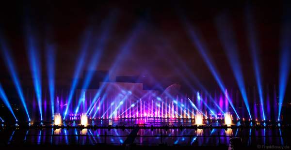 Multimediale Wassershow bei CIRCLE OF LIGHT 2016 in Moskau - Krylatskoye Grebnoy Channel