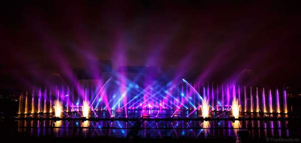 Multimediale Wassershow bei CIRCLE OF LIGHT 2016 in Moskau - Krylatskoye Grebnoy Channel