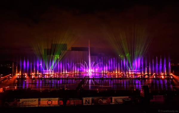 Multimediale Wassershow bei CIRCLE OF LIGHT 2016 in Moskau - Krylatskoye Grebnoy Channel