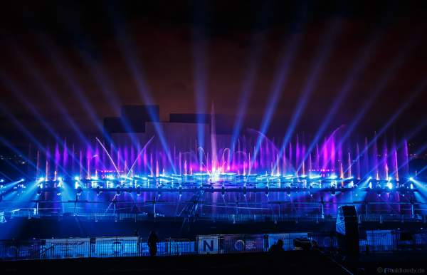 Multimediale Wassershow bei CIRCLE OF LIGHT 2016 in Moskau - Krylatskoye Grebnoy Channel