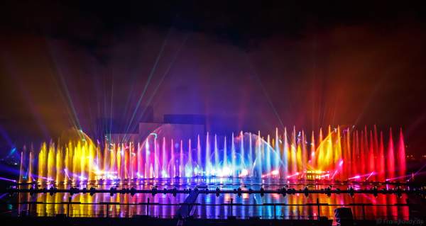 Multimediale Wassershow bei CIRCLE OF LIGHT 2016 in Moskau - Krylatskoye Grebnoy Channel