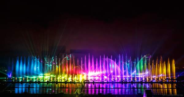 Multimediale Wassershow bei CIRCLE OF LIGHT 2016 in Moskau - Krylatskoye Grebnoy Channel