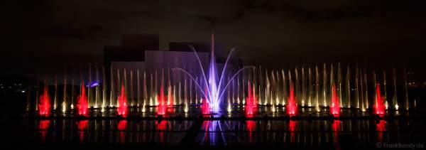 Multimediale Wassershow bei CIRCLE OF LIGHT 2016 in Moskau - Krylatskoye Grebnoy Channel