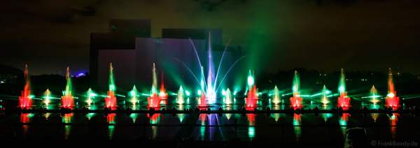 Multimediale Wassershow bei CIRCLE OF LIGHT 2016 in Moskau - Krylatskoye Grebnoy Channel