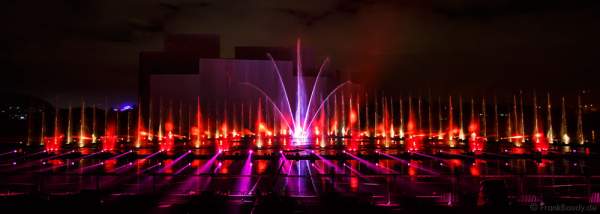 Multimediale Wassershow bei CIRCLE OF LIGHT 2016 in Moskau - Krylatskoye Grebnoy Channel