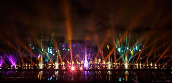 Multimediale Wassershow bei CIRCLE OF LIGHT 2016 in Moskau - Krylatskoye Grebnoy Channel