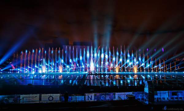 Multimediale Wassershow bei CIRCLE OF LIGHT 2016 in Moskau - Krylatskoye Grebnoy Channel