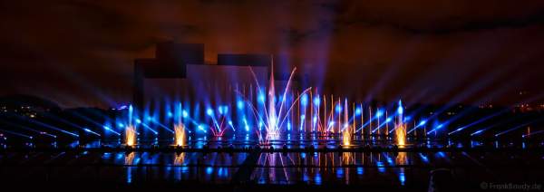 Multimediale Wassershow bei CIRCLE OF LIGHT 2016 in Moskau - Krylatskoye Grebnoy Channel