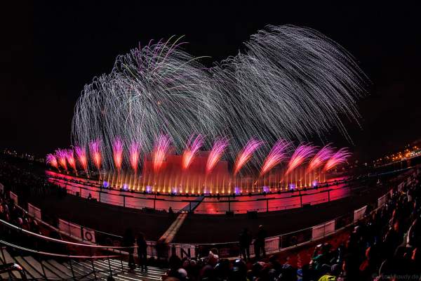 Feuerwerk am Grebnoy Channel in Krylatskoye bei CIRCLE OF LIGHT 2016 in Moskau