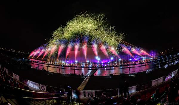 Feuerwerk am Grebnoy Channel in Krylatskoye bei CIRCLE OF LIGHT 2016 in Moskau