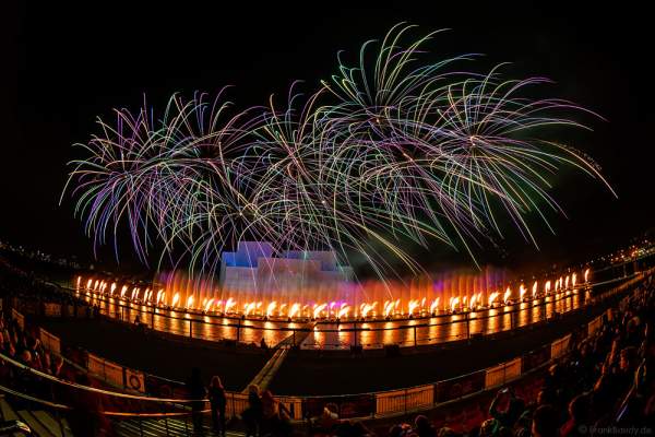 Feuerwerk am Grebnoy Channel in Krylatskoye bei CIRCLE OF LIGHT 2016 in Moskau