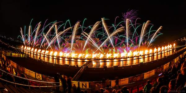 Feuerwerk am Grebnoy Channel in Krylatskoye bei CIRCLE OF LIGHT 2016 in Moskau