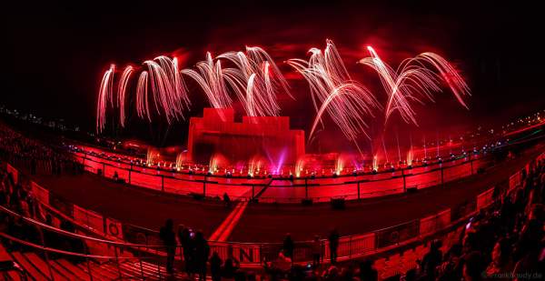 Feuerwerk am Grebnoy Channel in Krylatskoye bei CIRCLE OF LIGHT 2016 in Moskau